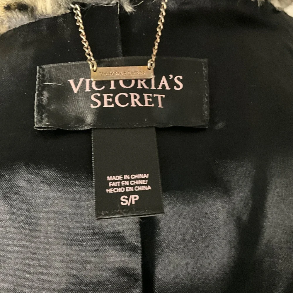 **FALL SALE** Victoria Secret’s Cheetah Print Coat - Picture 6 of 6